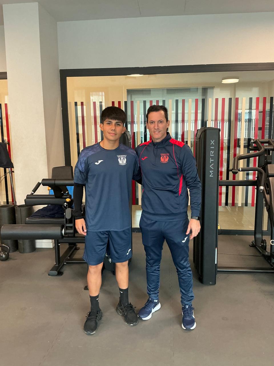 Jugador con equipo en instalaciones de entrenamiento CD Leganés